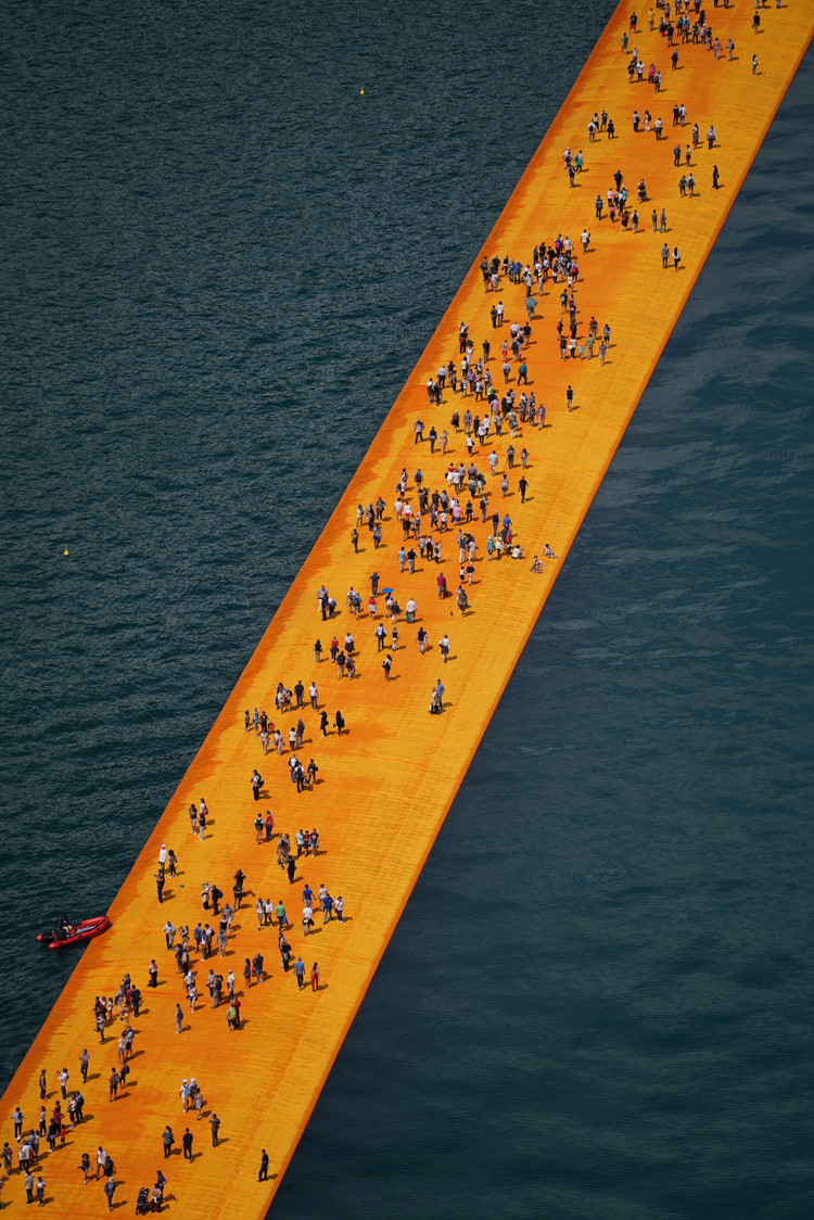 the-Floating-Piers-christo-and-jeanne-claude-lake-iseo-italy-7