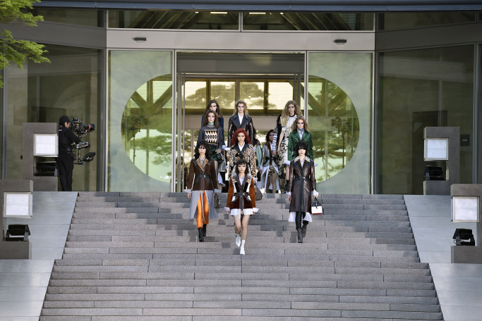 The Louis Vuitton Cruise 2018 Fashion Show from the Miho Museum in Japan – ART IS ALIVE